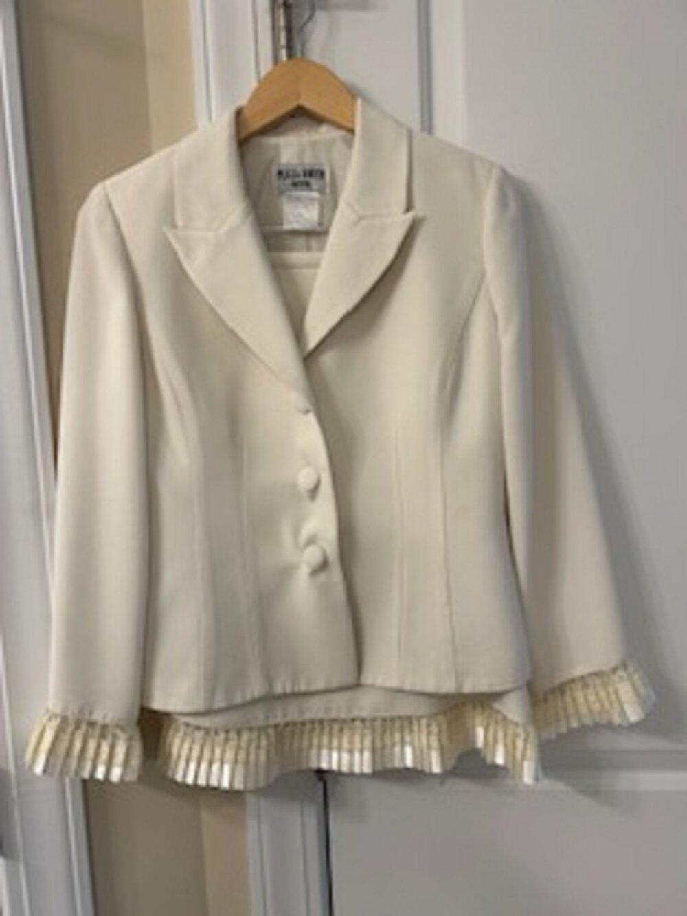 Women's Skirt Suit 2 Piece Plaza South 8P Off White Long Sleeve Lace Trimming